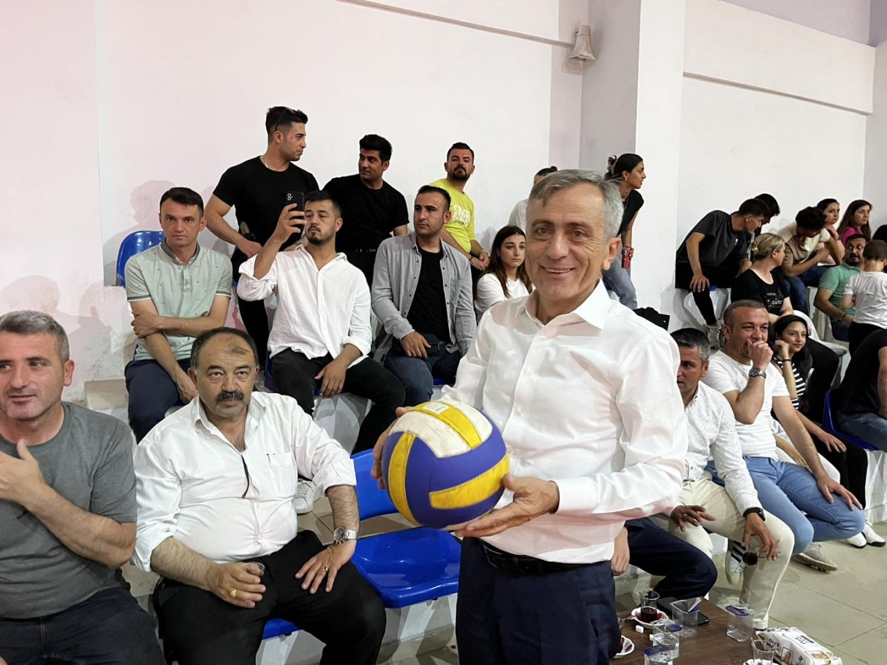 VOLEYBOL TURNUVASI SONA ERDİ